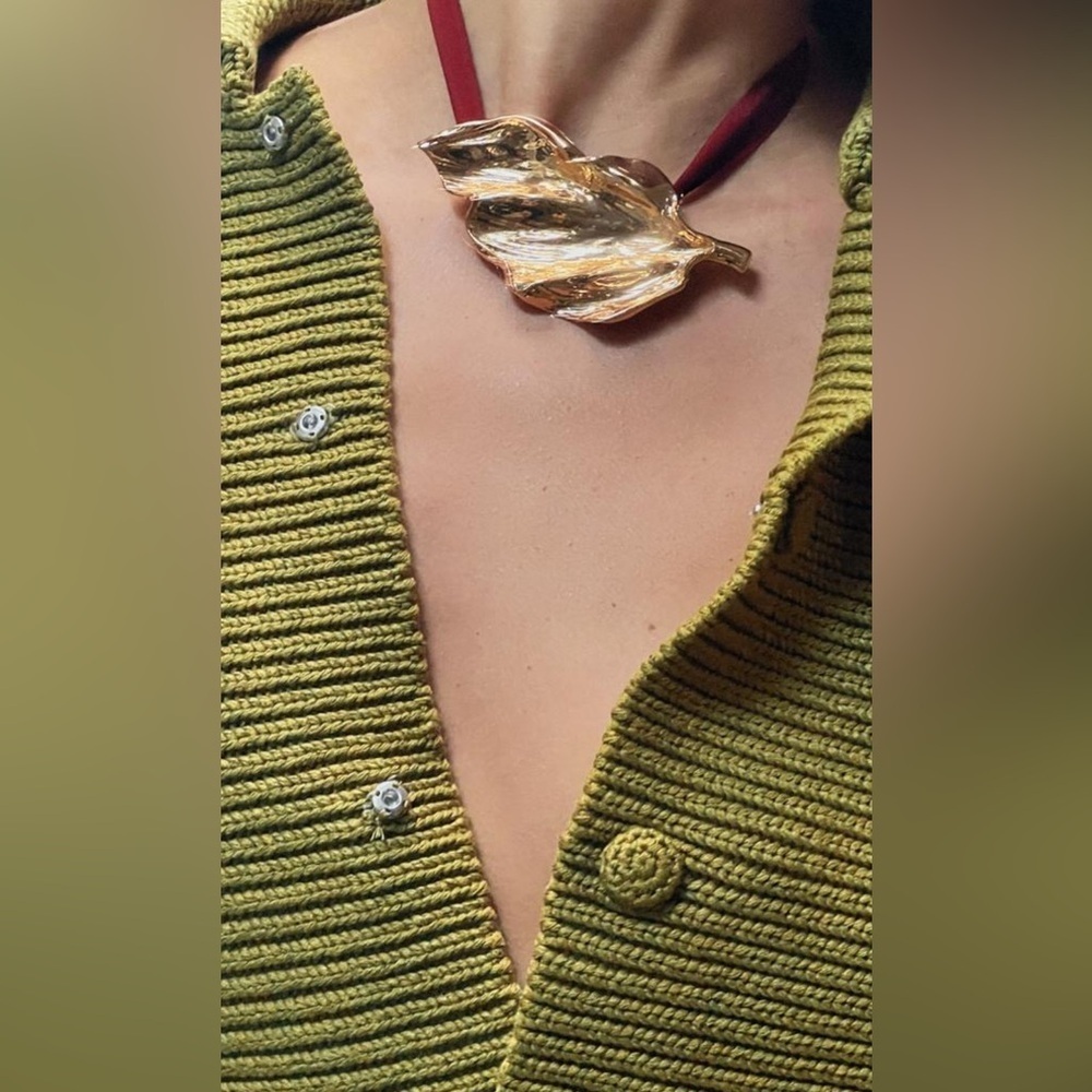 🔥🔥Zara fabric leaf necklace